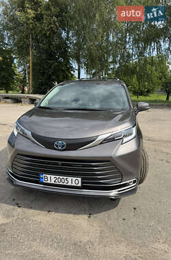 Минивэн Toyota Sienna 2021 в Пирятине