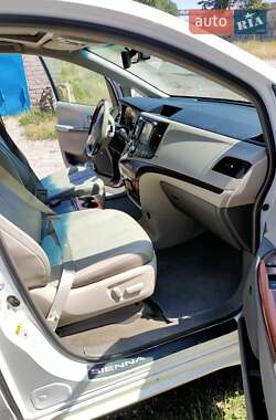 Мінівен Toyota Sienna 2013 в Дніпрі
