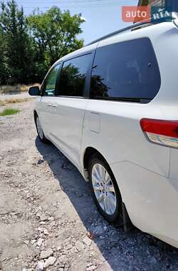 Мінівен Toyota Sienna 2013 в Дніпрі