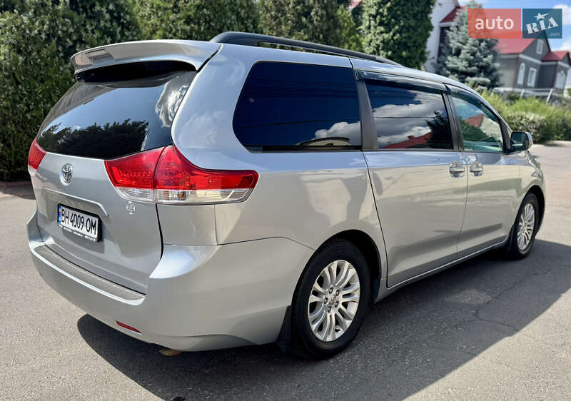 Мінівен Toyota Sienna 2013 в Одесі