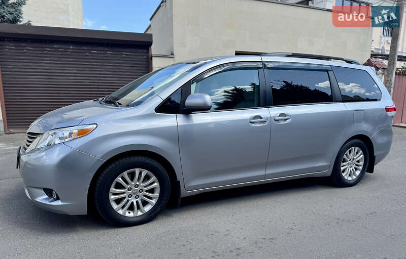 Мінівен Toyota Sienna 2013 в Одесі