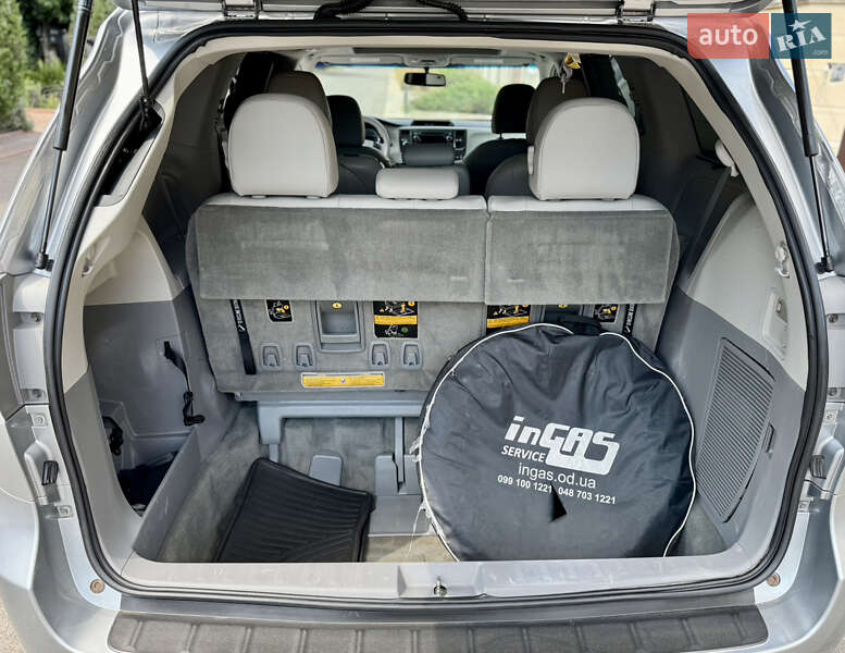 Мінівен Toyota Sienna 2013 в Одесі