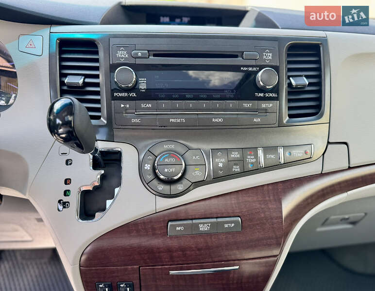 Мінівен Toyota Sienna 2013 в Одесі