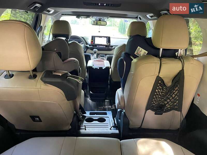 Минивэн Toyota Sienna 2021 в Львове