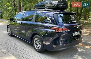 Минивэн Toyota Sienna 2021 в 