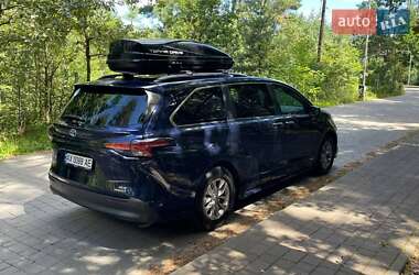 Минивэн Toyota Sienna 2021 в 