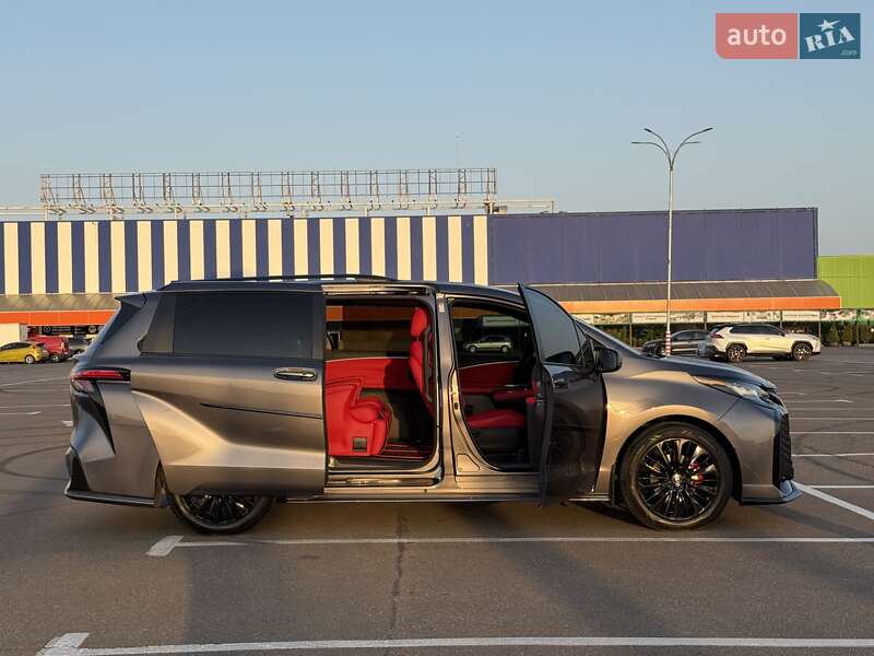 Мінівен Toyota Sienna 2022 в Одесі