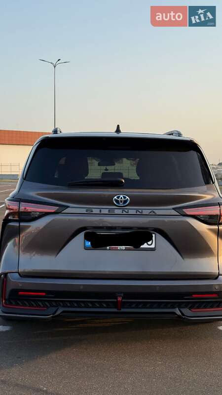 Мінівен Toyota Sienna 2022 в Одесі