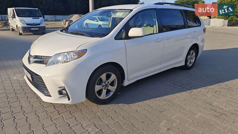 Мінівен Toyota Sienna 2019 в Тернополі