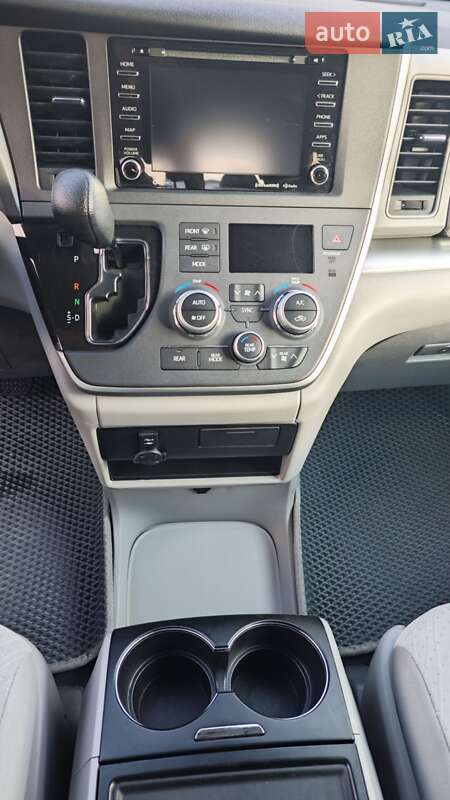 Мінівен Toyota Sienna 2019 в Тернополі