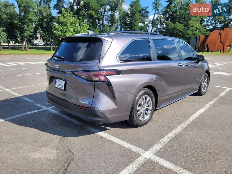 Мінівен Toyota Sienna 2022 в Києві