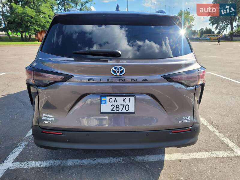 Мінівен Toyota Sienna 2022 в Києві