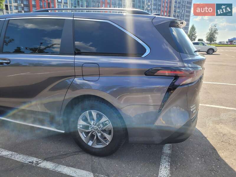 Мінівен Toyota Sienna 2022 в Києві