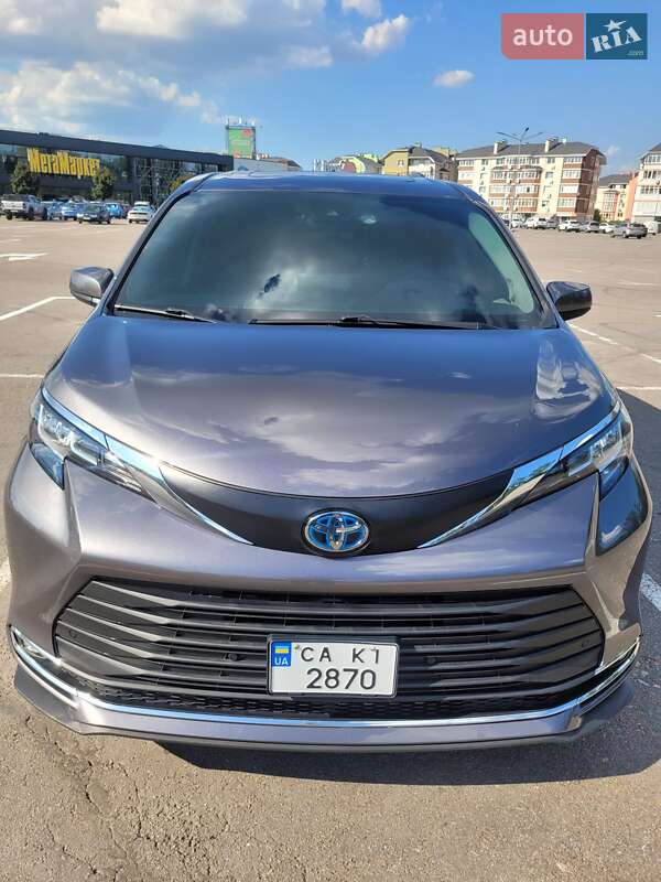 Мінівен Toyota Sienna 2022 в Києві