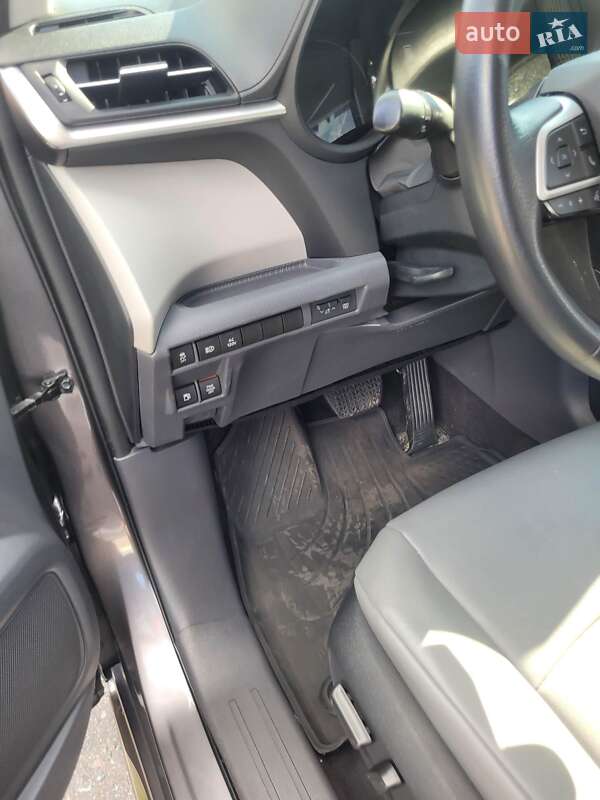 Мінівен Toyota Sienna 2022 в Києві