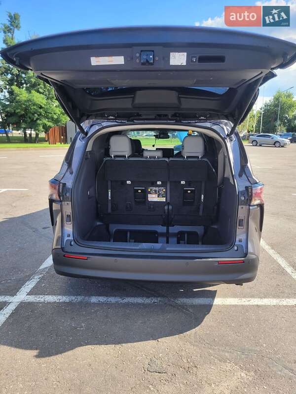 Мінівен Toyota Sienna 2022 в Києві