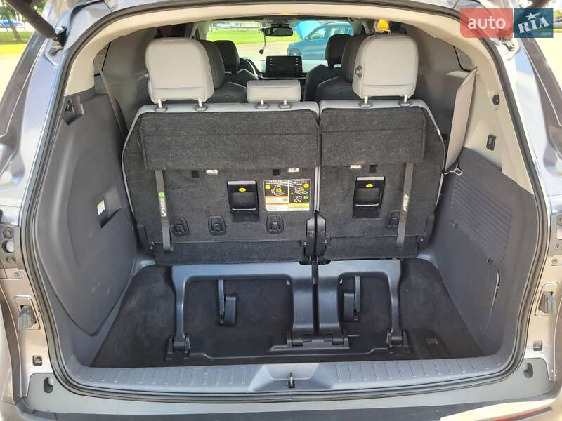 Мінівен Toyota Sienna 2022 в Києві