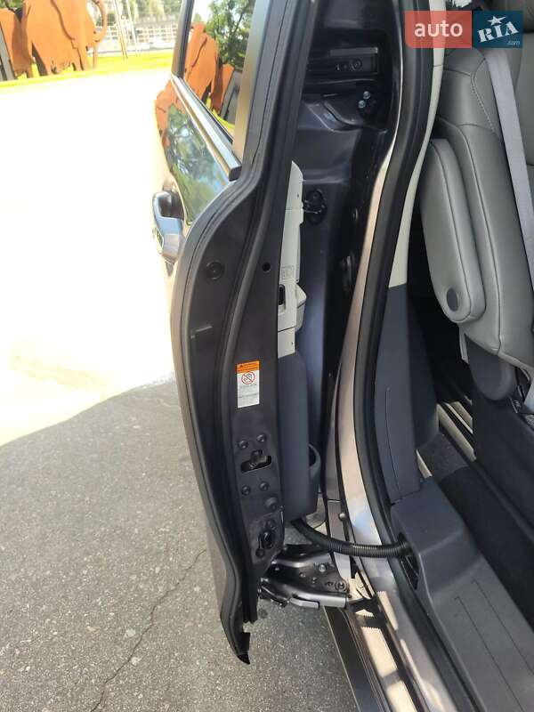 Мінівен Toyota Sienna 2022 в Києві