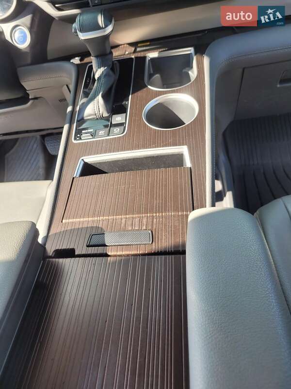 Мінівен Toyota Sienna 2022 в Києві