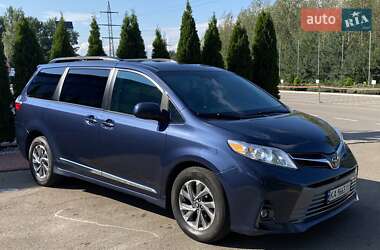 Минивэн Toyota Sienna 2018 в Киеве