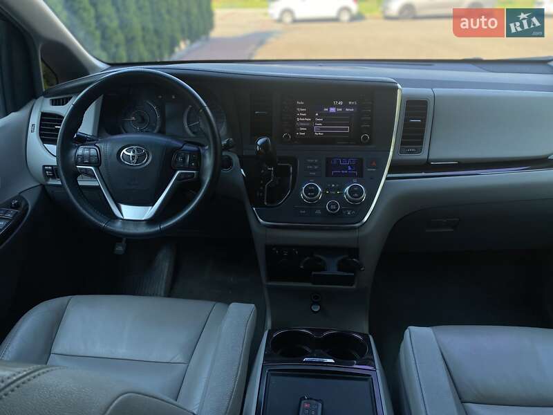 Минивэн Toyota Sienna 2018 в Киеве фото 17 Минивэн Toyota Sienna 2018 в Киеве