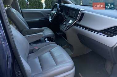 Мінівен Toyota Sienna 2018 в Києві