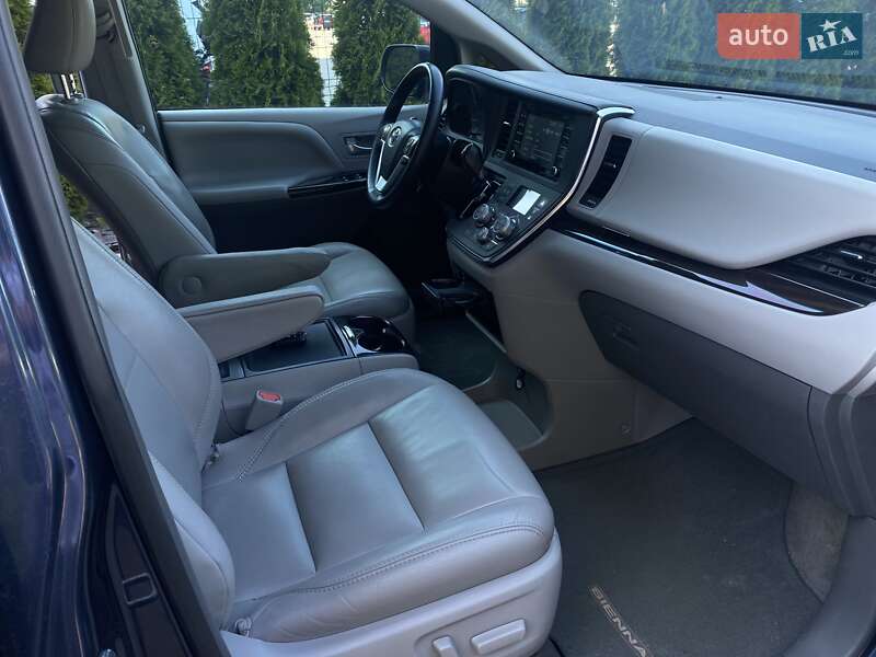 Минивэн Toyota Sienna 2018 в Киеве фото 26 Минивэн Toyota Sienna 2018 в Киеве
