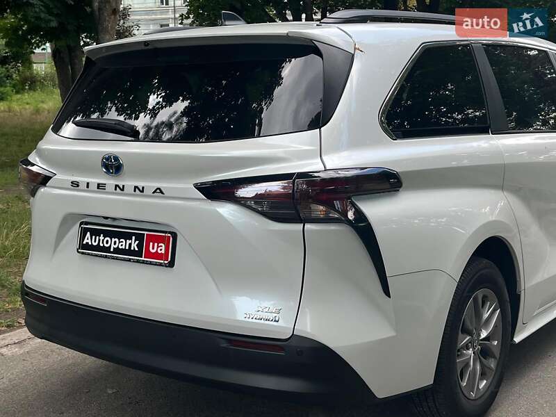 Мінівен Toyota Sienna 2023 в Києві