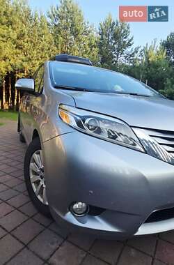 Мінівен Toyota Sienna 2016 в Києві