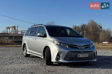 Минивэн Toyota Sienna 2019 в Ровно