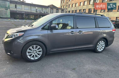 Минивэн Toyota Sienna 2011 в Черновцах