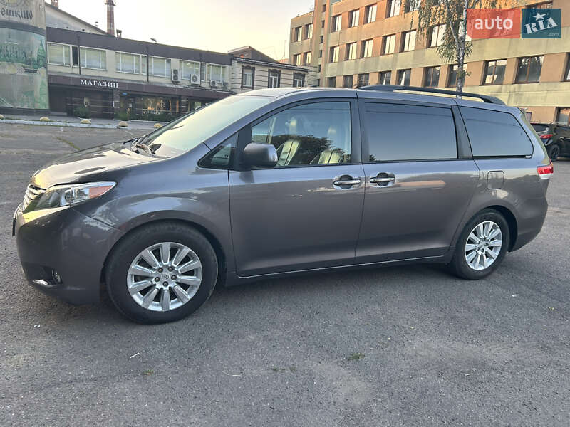 Toyota Sienna 2011