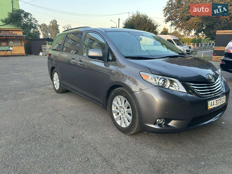 Мінівен Toyota Sienna 2011 в Чернівцях