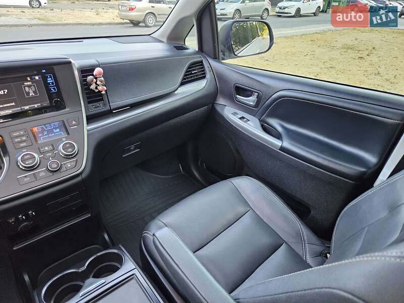 Минивэн Toyota Sienna 2016 в Одессе фото 23 Минивэн Toyota Sienna 2016 в Одессе
