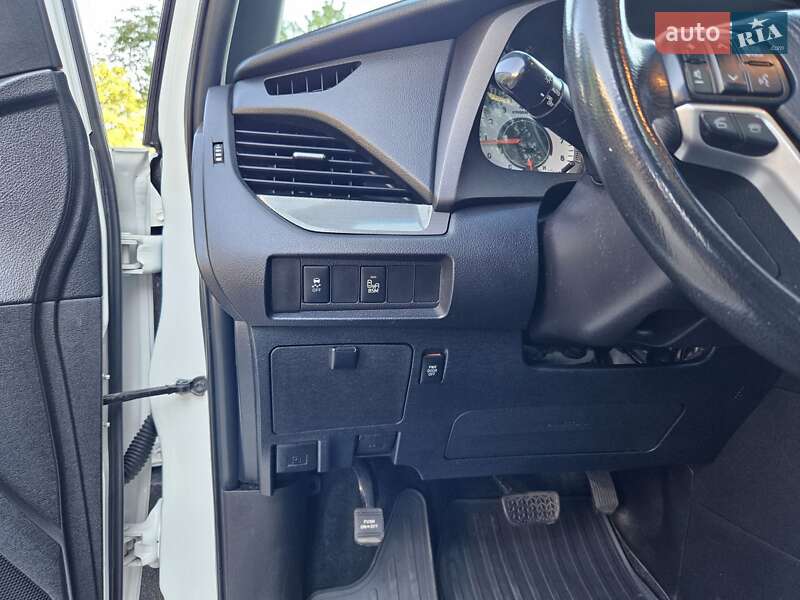 Минивэн Toyota Sienna 2016 в Одессе фото 36 Минивэн Toyota Sienna 2016 в Одессе