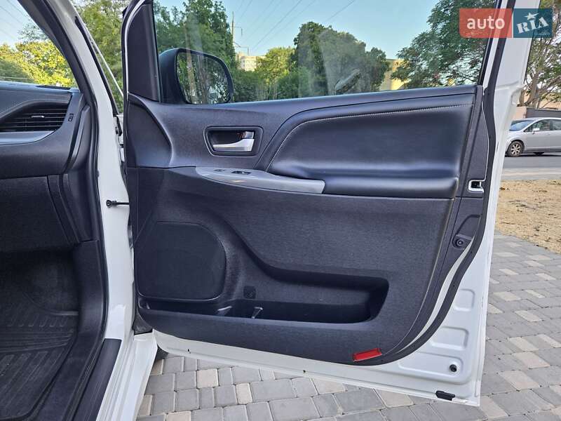Минивэн Toyota Sienna 2016 в Одессе фото 45 Минивэн Toyota Sienna 2016 в Одессе