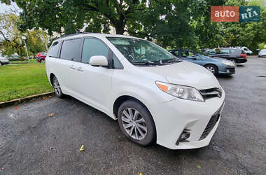 Мінівен Toyota Sienna 2011 в Рівному