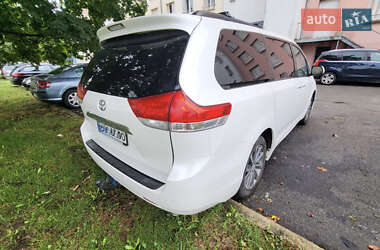 Мінівен Toyota Sienna 2011 в Рівному