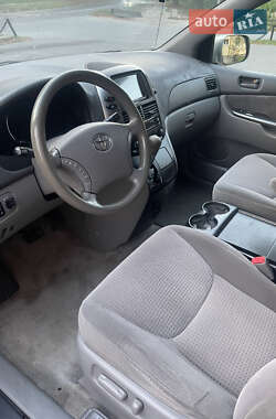 Минивэн Toyota Sienna 2006 в 