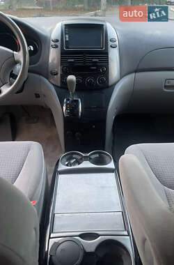 Минивэн Toyota Sienna 2006 в 