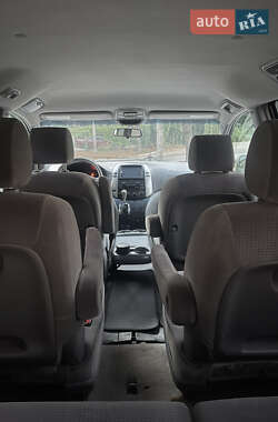 Минивэн Toyota Sienna 2006 в 