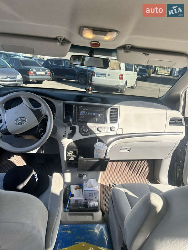 Мінівен Toyota Sienna 2011 в Києві фото 11 Мінівен Toyota Sienna 2011 в Києві