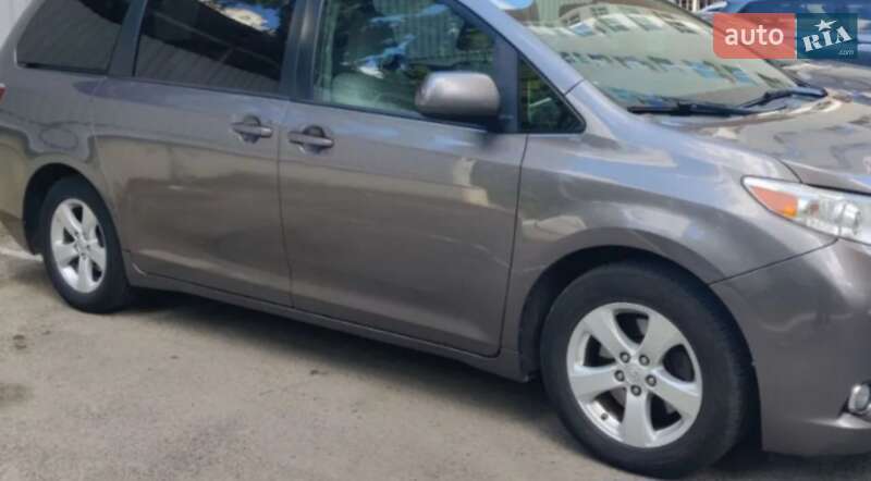 Toyota Sienna 2015