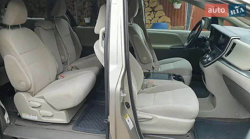 Минивэн Toyota Sienna 2016 в Львове