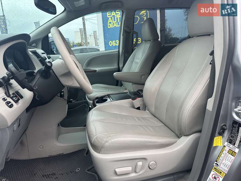 Минивэн Toyota Sienna 2012 в Киеве