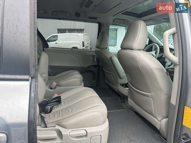 Минивэн Toyota Sienna 2012 в Киеве