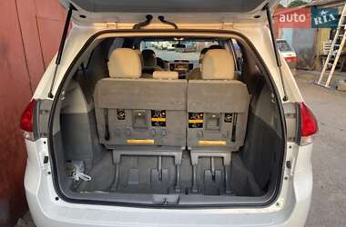 Минивэн Toyota Sienna 2010 в 