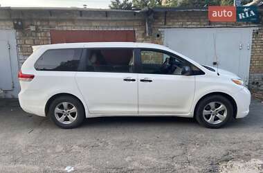 Минивэн Toyota Sienna 2010 в 
