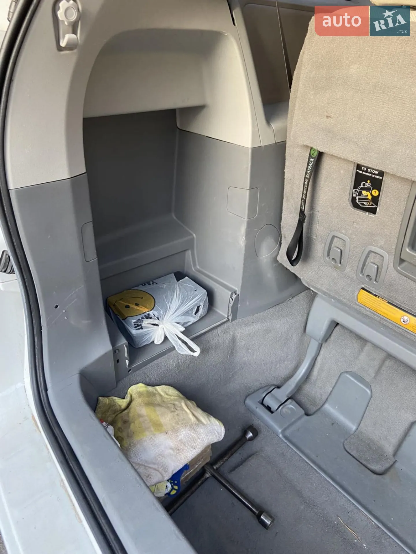 2010 Toyota Sienna - мініатюра 11