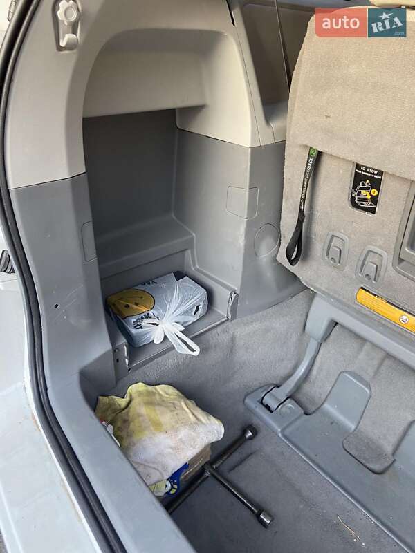 Мінівен Toyota Sienna 2010 в Києві